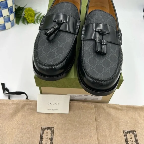 Men’s Gucci, G G supreme tassel loafer size 13 made in Italy